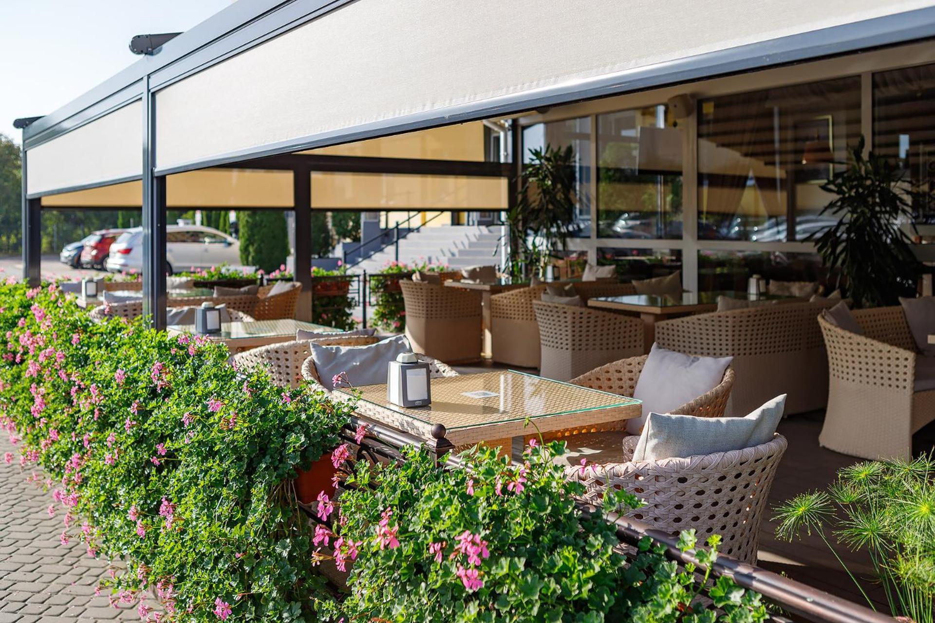 Sonata Hotel & Restaurant "Готель Соната" Lviv Exterior photo