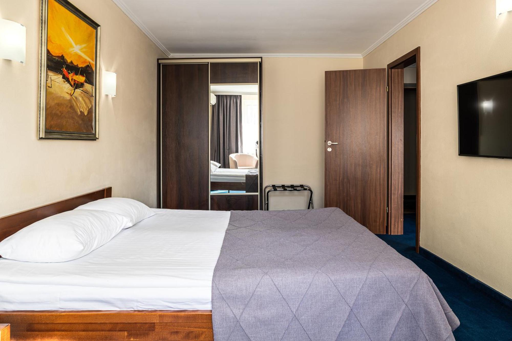 Sonata Hotel & Restaurant "Готель Соната" Lviv Room photo