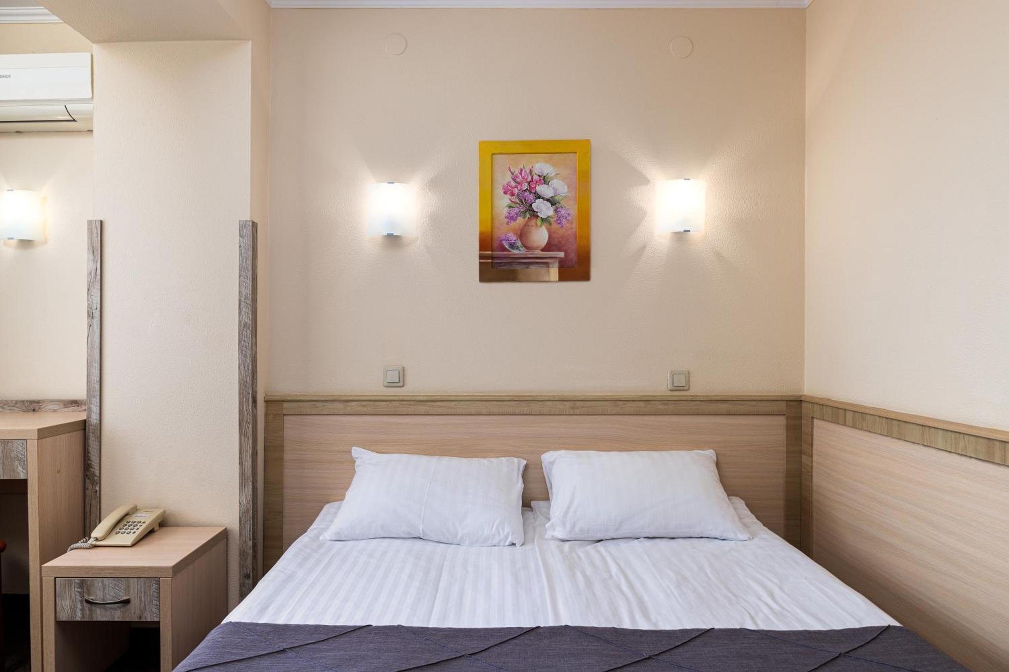 Sonata Hotel & Restaurant "Готель Соната" Lviv Room photo