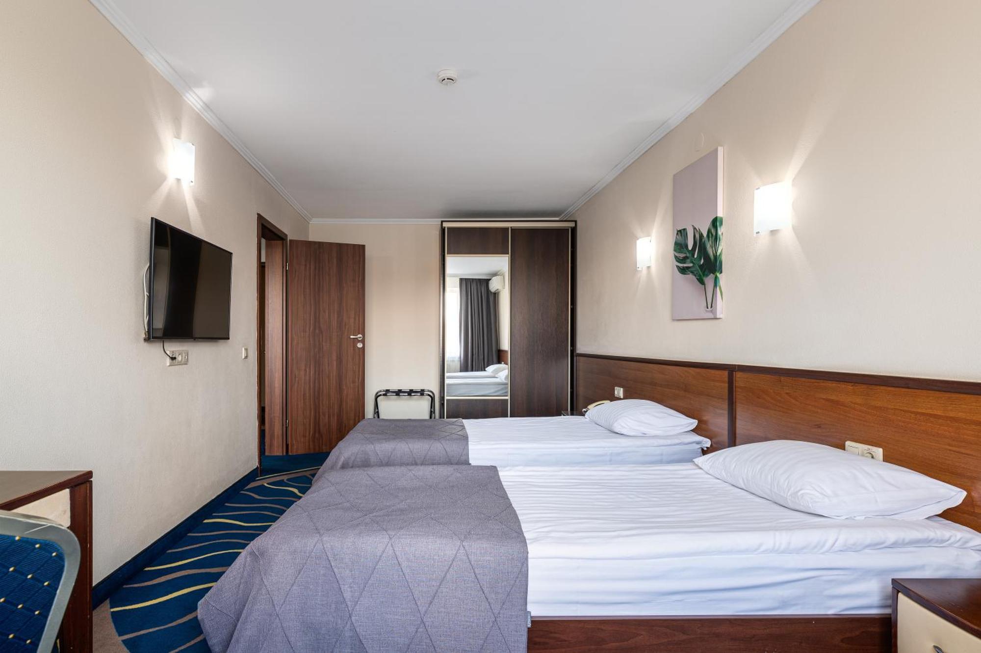 Sonata Hotel & Restaurant "Готель Соната" Lviv Room photo